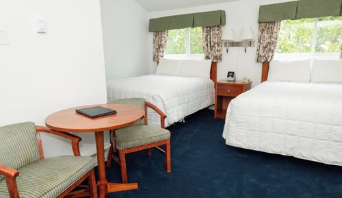 Standard Room, 2 Queen Beds, Non Smoking (Court 2nd  floor 2 Queen Beds Non-OV)