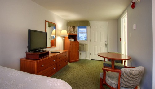 Standard Room, 2 Queen Beds, Non Smoking (Court 1st floor 2 Queen Beds Non-OV)