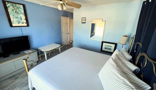 Second Floor 2 Bedroom Suite w/Sofa Sitting Area