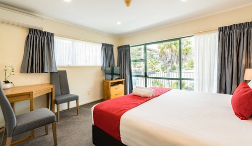 King-Bedroom Studio 