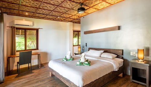 C11 Beach Front Bungalow (2nd Flr)