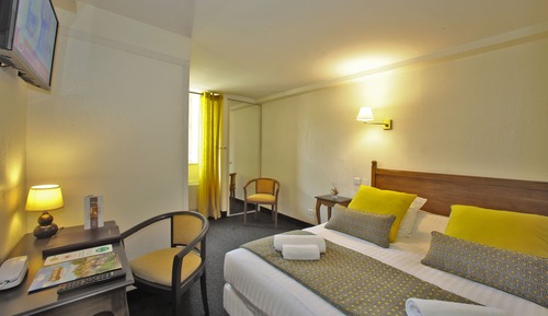 Standard Double Room, Small Bathroom 