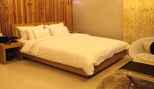 Suite (Modern)