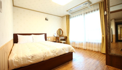 Halla Family Room