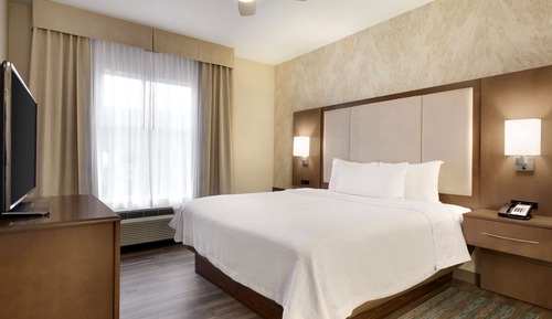 Suite, 1 Bedroom, Balcony (Main Street )