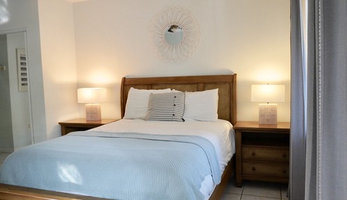 Grand Suite, 1 Queen Bed, Kitchen, Courtyard Area