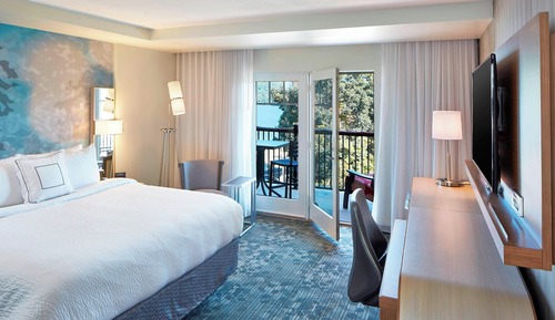 Room, 1 King Bed, Non Smoking, Lake View (Balcony)