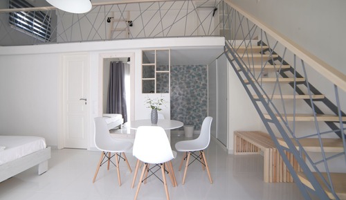 Studio (A, B)