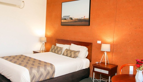 Standard Queen Room