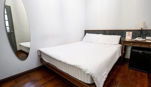 Standard Room, 1 Queen Bed
