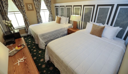Family Room, 2 Queen Beds, Private Bathroom (Family Room 2)