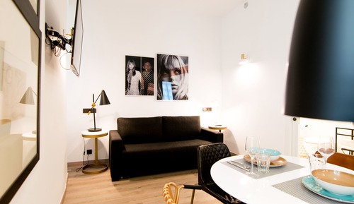 Family Room, 2 Bathrooms, Annex Building