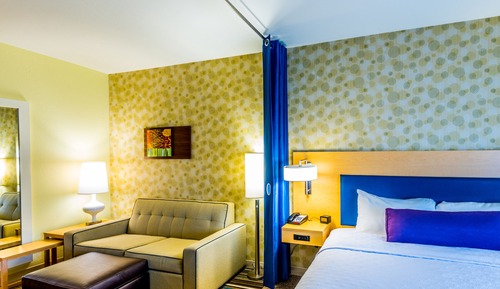 Studio Suite, 1 King Bed with Sofa bed, Non Smoking