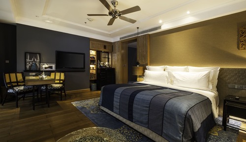 Suite, 1 King Bed (Garden Courtyard Access)