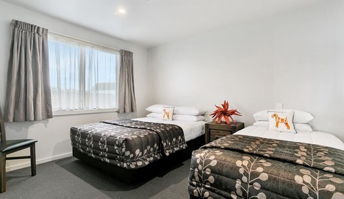 Superior 2 bedroom Apartment with lake view (Acacia wing)