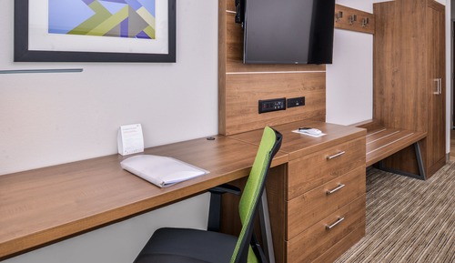 Standard Room, 1 King Bed, Accessible Bathtub (Communications)
