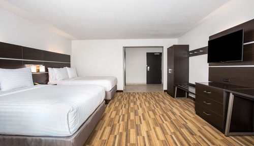 Suite, Multiple Beds, Accessible, Non Smoking (Communications)
