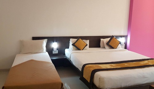 DELUXE TRIPLE BED A/C ROOM	