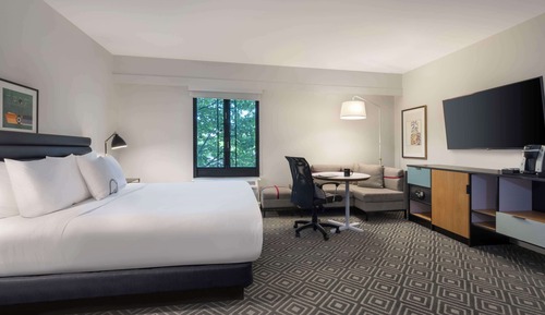 Room, 1 King Bed, Accessible, Corner (Hearing)