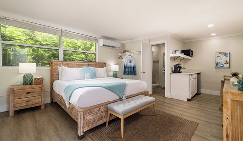 Comfort Suite, 1 King Bed, Garden View