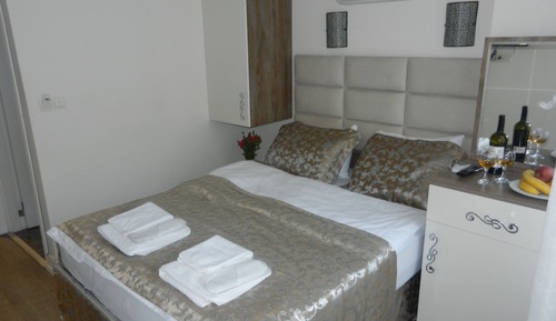 Double Room Single Use, City View