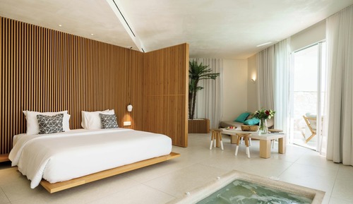 Island Suite with private pool, Jetted Tub