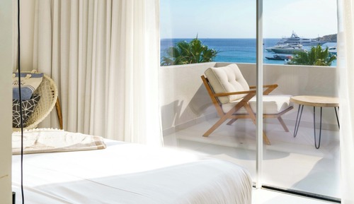 Fantasy Dream suite with private pool, Hot Tub and sea view