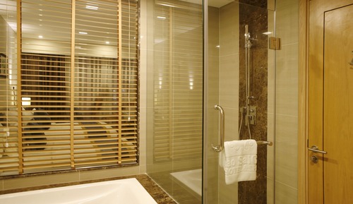 Deluxe Twin with Window