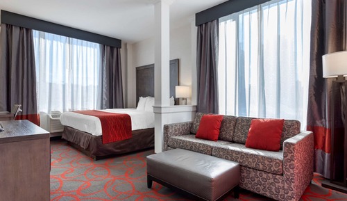 Suite, 1 King Bed, Non Smoking (Living Room)