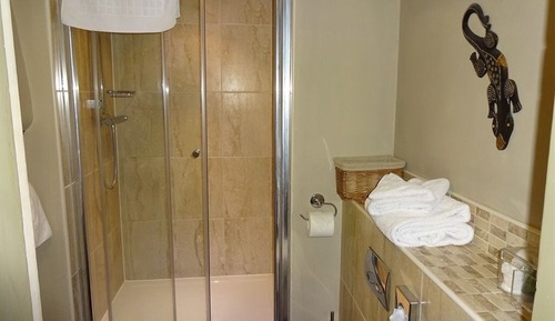 Double or Twin Room, Ensuite (DBL_TWN)