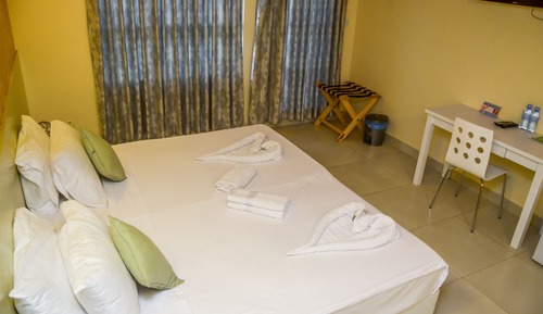 Deluxe Queen Room
