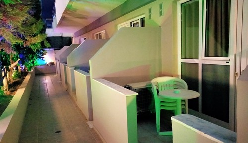 Economy Studio, 2 Twin Beds, Terrace