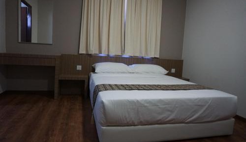 Deluxe Queen Room