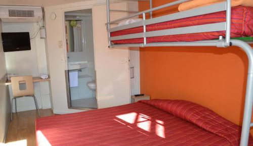 Triple Room (1 Double Bed + 1 Single Bed)