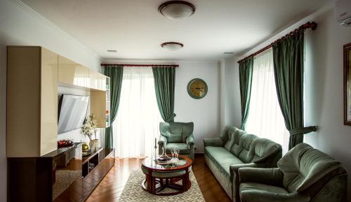Apartment with Lake View