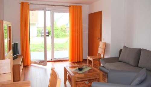 One-Bedroom Apartment with Terrace - 02