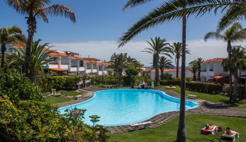 Apartment with Pool View 