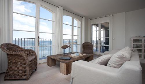 Apartment with Lake View