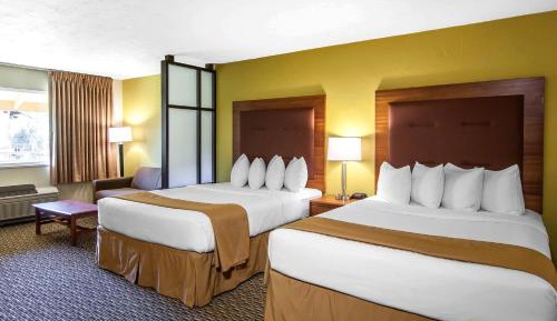 Queen Room with Two Queen Beds - Non-Smoking