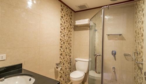 Deluxe Queen Room with Balcony