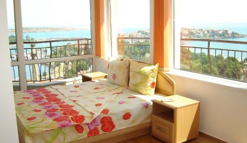 One-Bedroom Apartment with Balcony