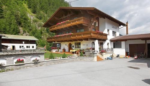 Three-Bedroom Apartment with Balcony