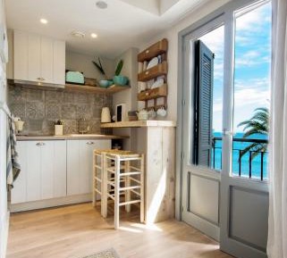 Deluxe Double Room with Balcony and Sea View