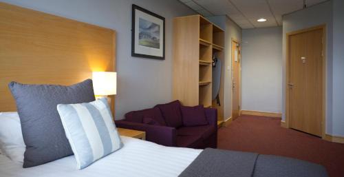 Family Room (2 Adults + 2 Children)