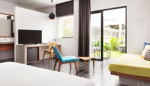 Jacuzzi King Suite with Balcony with 35% Off Spa