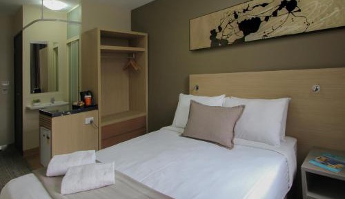 Standard Queen Room
