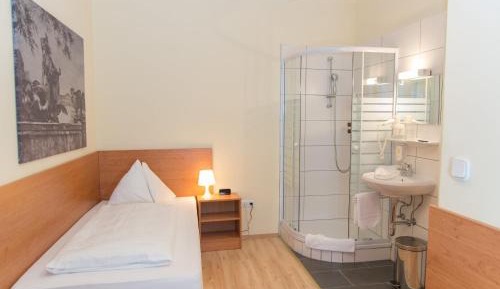 Small Single Room with Shared Toilet
