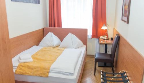 Small Double Room with Shared Bathroom