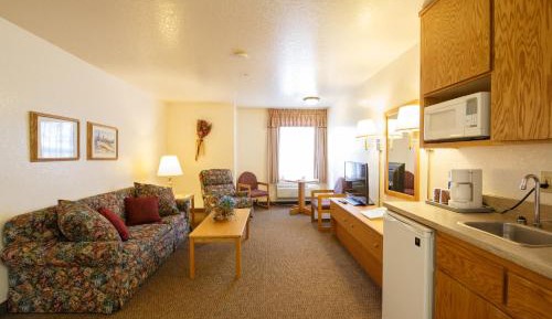 Deluxe Queen Suite