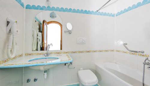 Superior Double Room with Partial Sea View